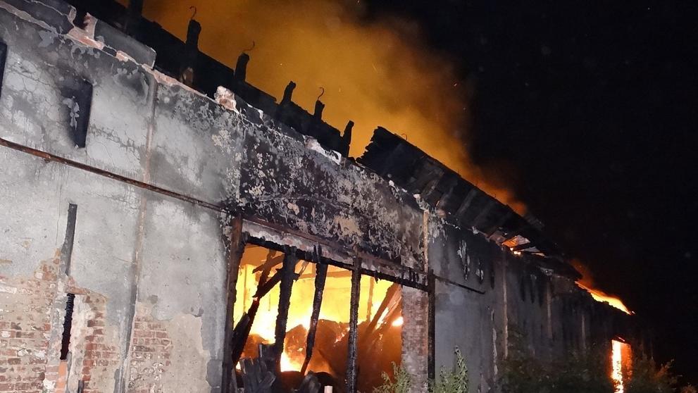 Požár zemědělského skladu v Dolní Lutyni - 8
