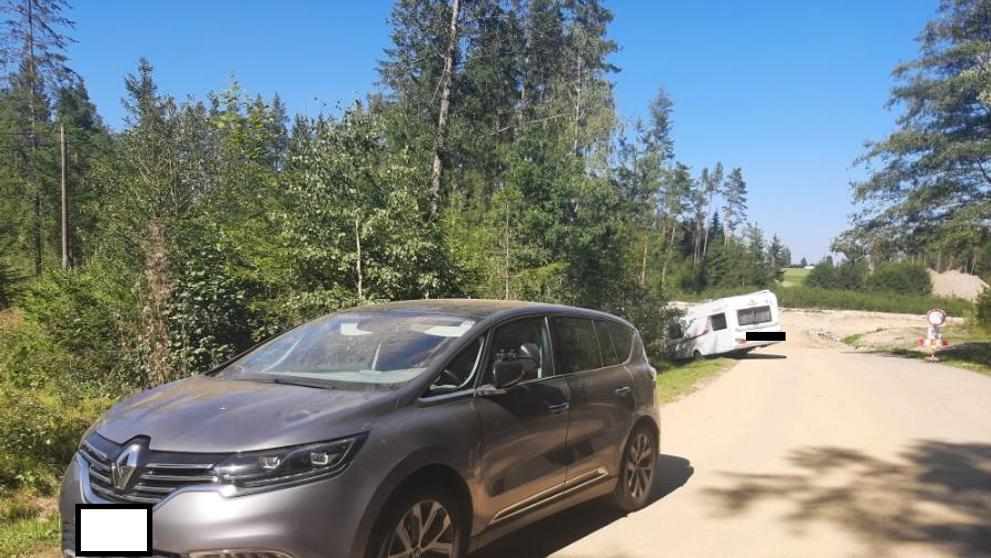 Řidiče přejel na rozestavěné D3 vlastní karavan