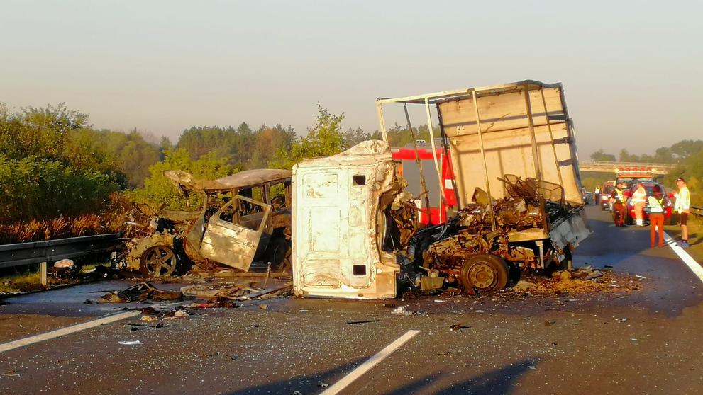 Tragická nehoda na 32. km D11 ve směru na Hradec - 4
