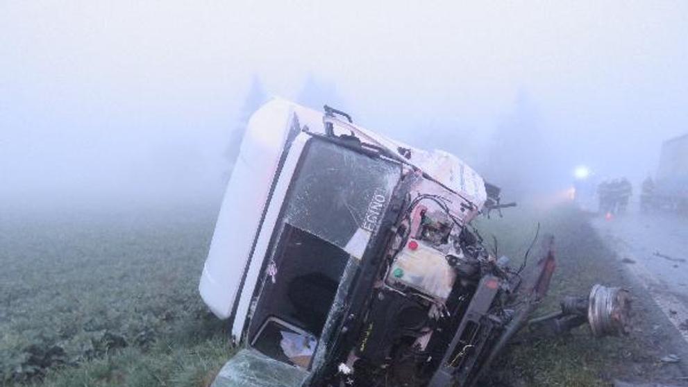 Tragická nehoda osobního automobilu s nákladním na Královéhradecku - 2