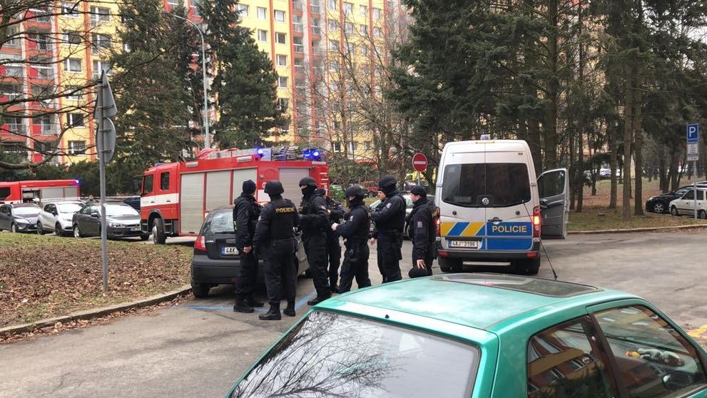 Evakuace a zásah policistů ve Famfulíkově ulici v Praze - 5