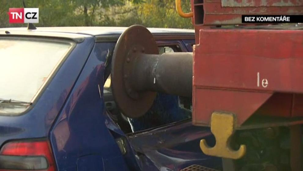 Nehoda automobilu a nákladního vlaku na přejezdu - 3