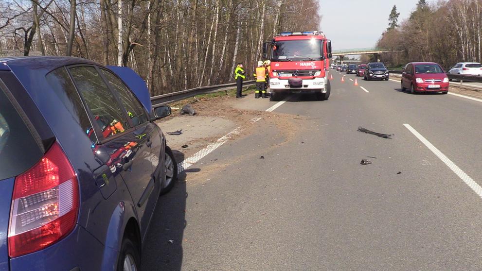 Řidič nechal auto uprostřed dálnice - 1