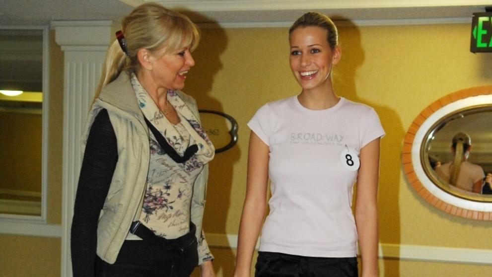 Miss ČR: Milada Karasová a Kristýna Lebedová při výuce. 