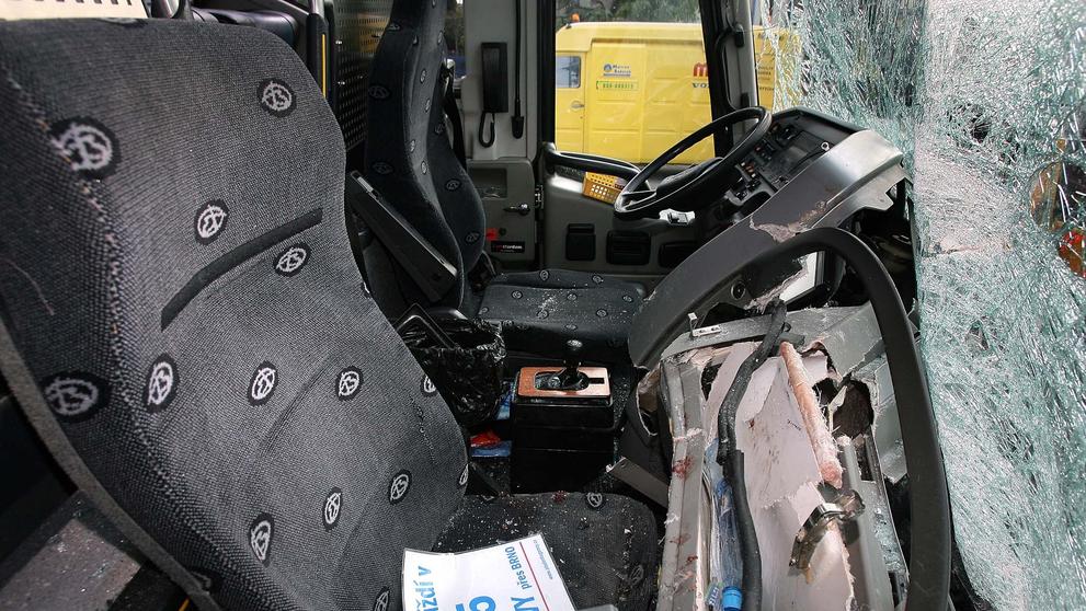 Autobus Student Agency po havárii v Itálii
