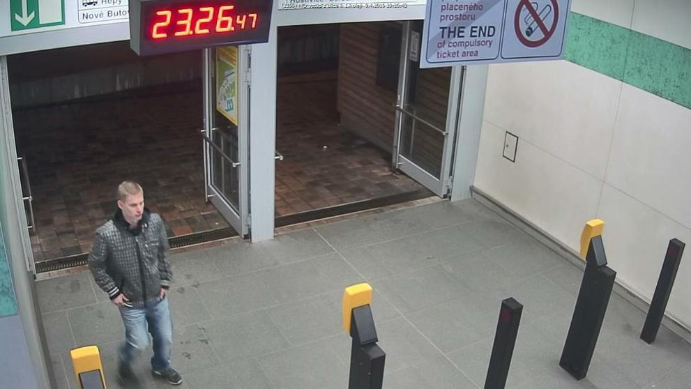 Pátrání po muži, který je podezřelý z napadení dívky v metru. - 3