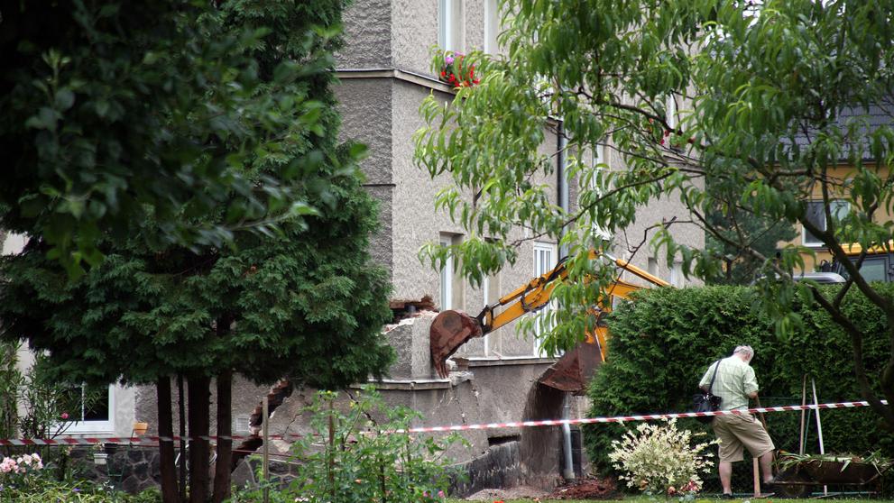 TO JE SMŮLA! Velké trhliny ve zdech! Šest rodin bez domova! - 6