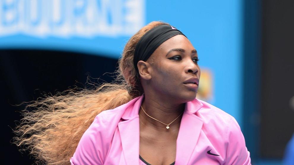 Na Australian Open zvolila Serena při rozcvičování elegantní růžový oblek