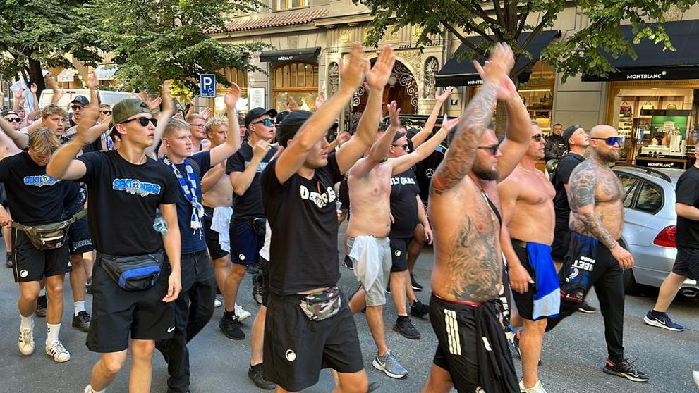 Pochod fanoušků Kodaně Prahou na Letnou
