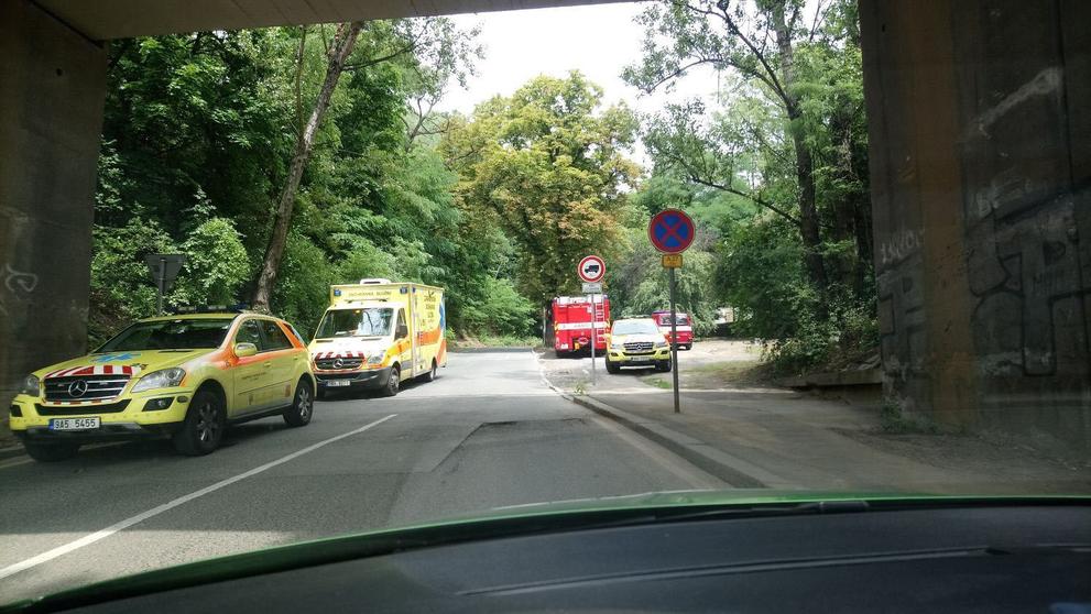 Sražená osoba na kolejích u Bulovky - 3