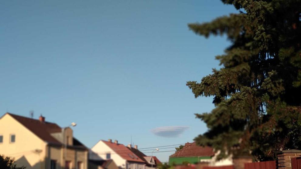 Mrak ve tvaru létajícího talíře nad Teplicemi - 4