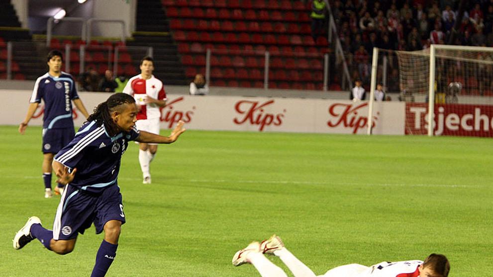 Zápas s Ajaxem pro Vladimíra Šmicera skončil už ve 13. minutě kvůli svalovému zranění. Od té doby nehraje.