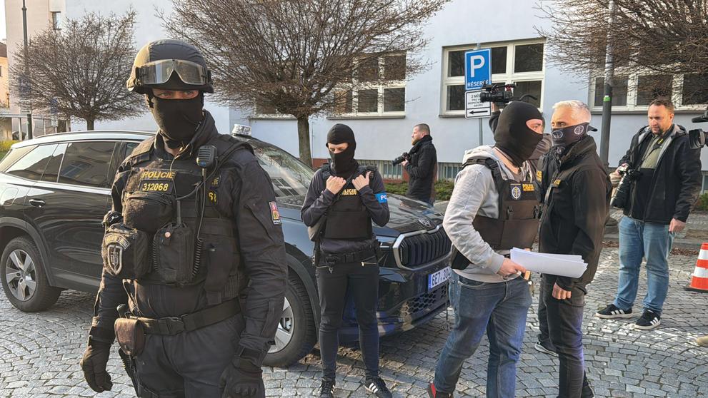 Zadržení pachatelé žhářského útoku v Pardubicích