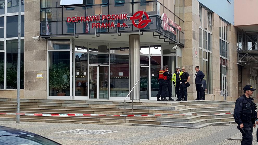 Podezřelý balíček v sídle Dopravních podniků hl. města Prahy - 1