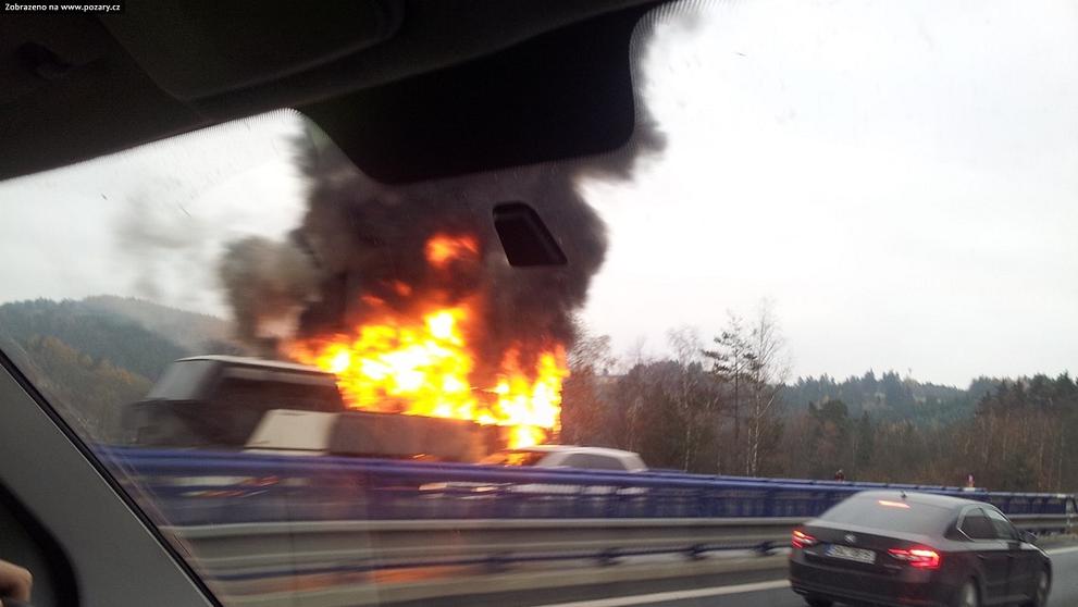 Požár autobusu na dálnici D1