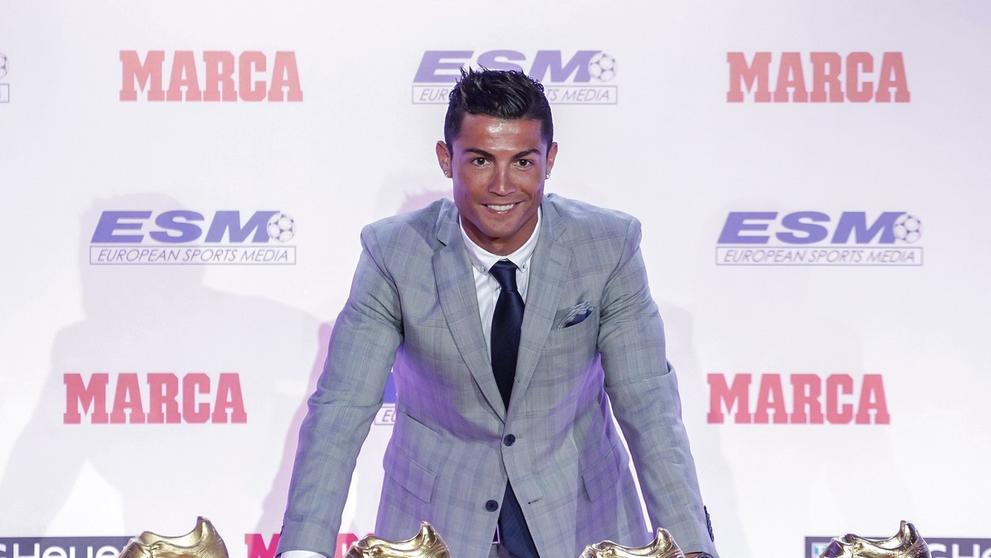 Ronaldo si převzal rekordní čtvrtou Zlatou kopačku - 3
