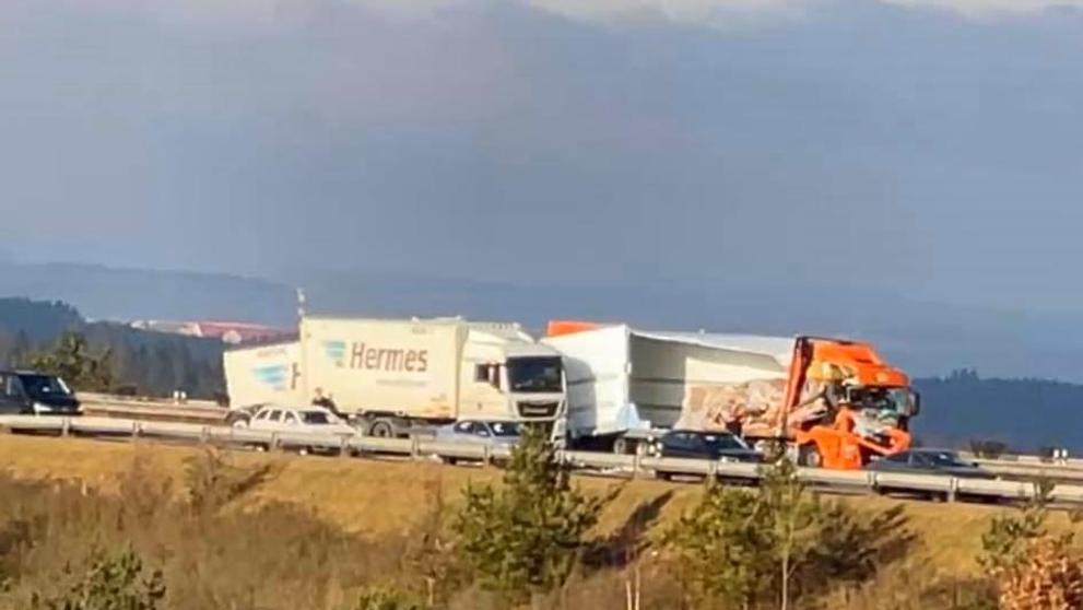 Nehoda dvou kamionů na D5 (3)