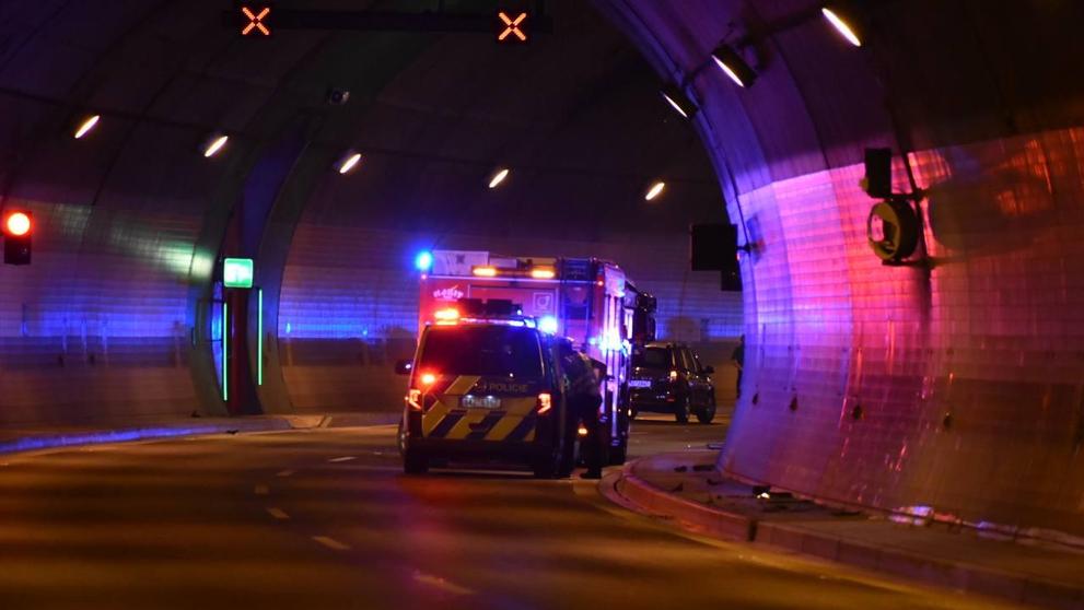 Hromadná dopravní nehoda v Bubenečském tunelu (2)