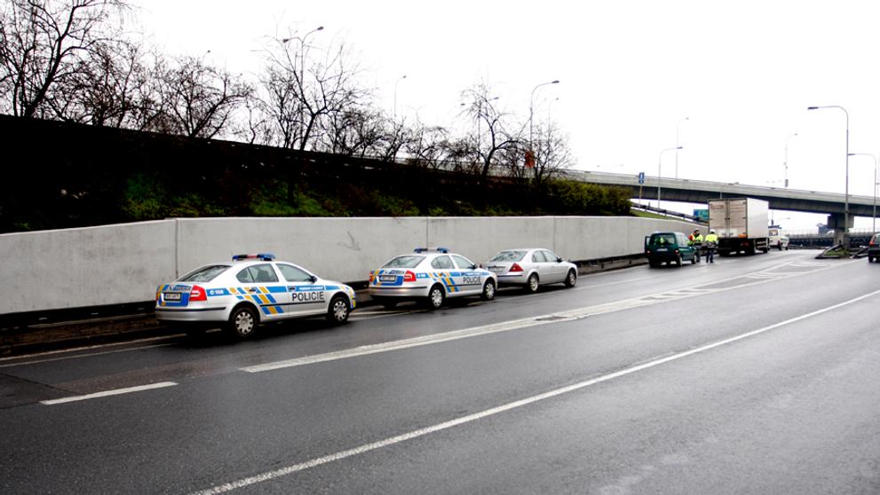 Dopravní nehoda v myší díře pod Barrandově-2