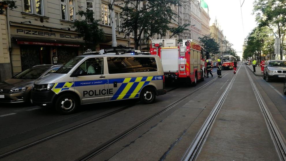 V Praze se srazila tramvaj s popelářským vozem - 4