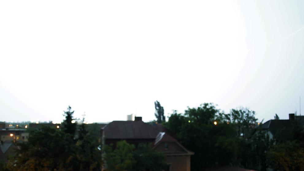 Bouřka nad Prahou 3
