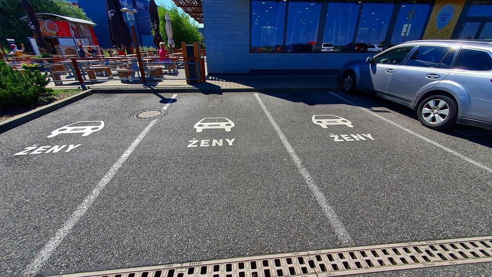 Parkovací místa pro ženy - 2