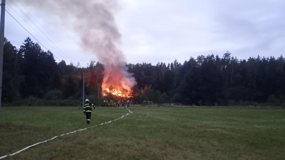Dům hořel v plném rozsahu