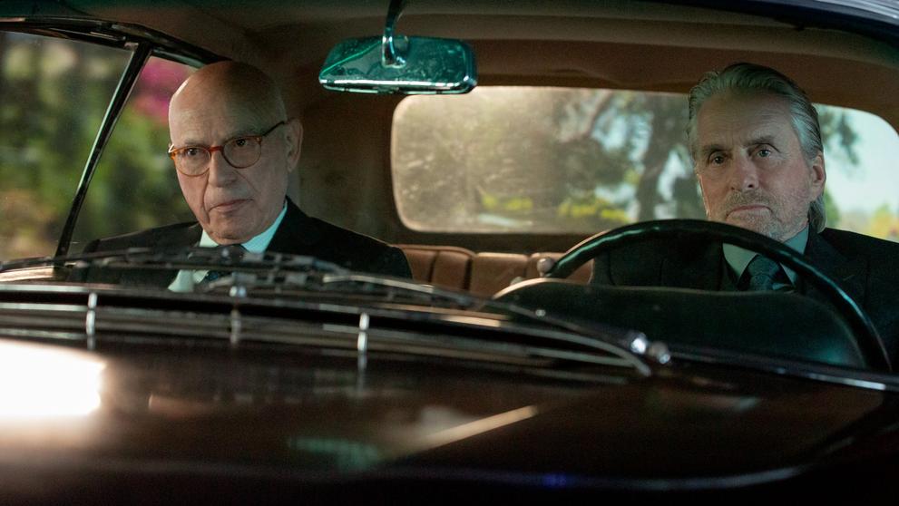 Alan Arkin a Michael Douglas ve filmu Kominského metoda, 2018