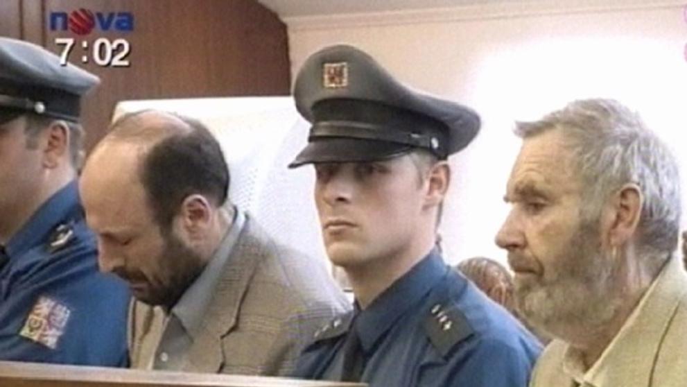 Dva němečtí pedofilové, kteří na Klatovsku roky zneužívali nejméně desítku dětí. 