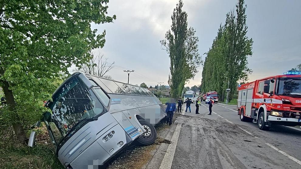 Dopravní nehoda autobusu na Příbramsku (1)