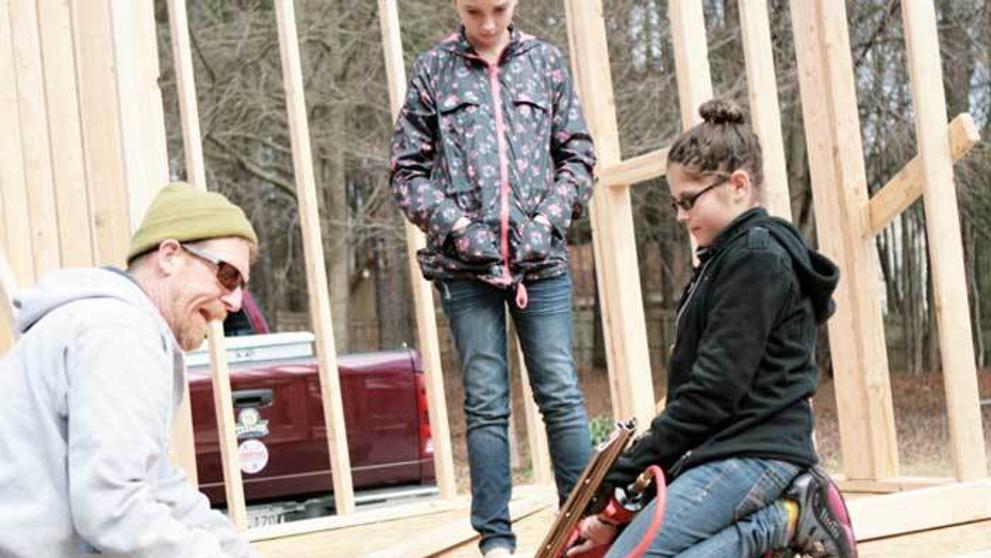 Dívka postavila dům, kvůli svému zesnulému otci - 6