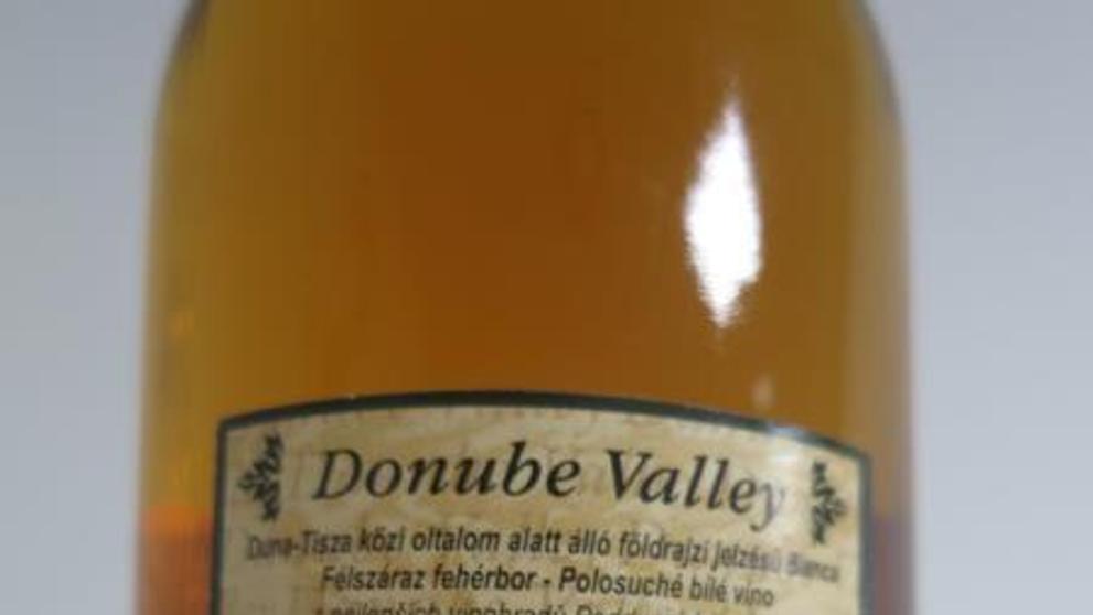 Nevyhovující vína - DONUBE VALLEY, polosuché bílé víno - Chuť i vůně vína byly oxidativní, FINET spol. s r.o.