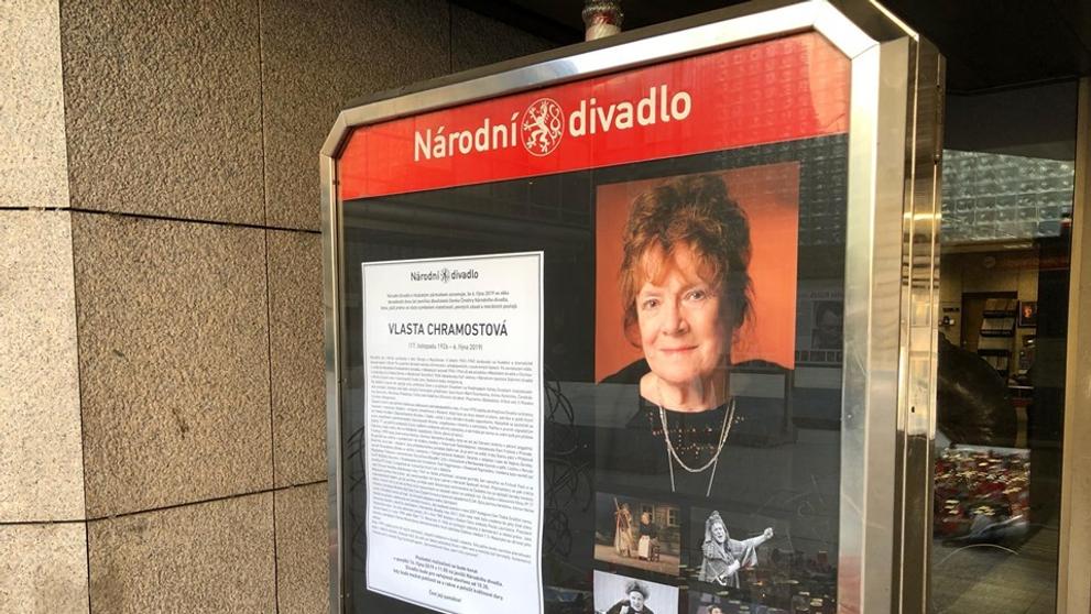Lidé se loučí s Vlastou Chramostovou - 1