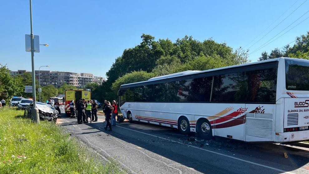 Nehoda autobusu na Chodově