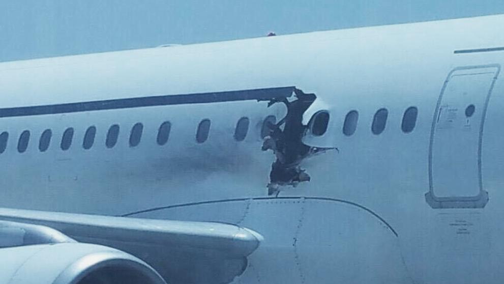 Letadlo somálských aerolinií Daallo, přistálo pět minut po vzlétnutí z letiště s dírou v boku - 3