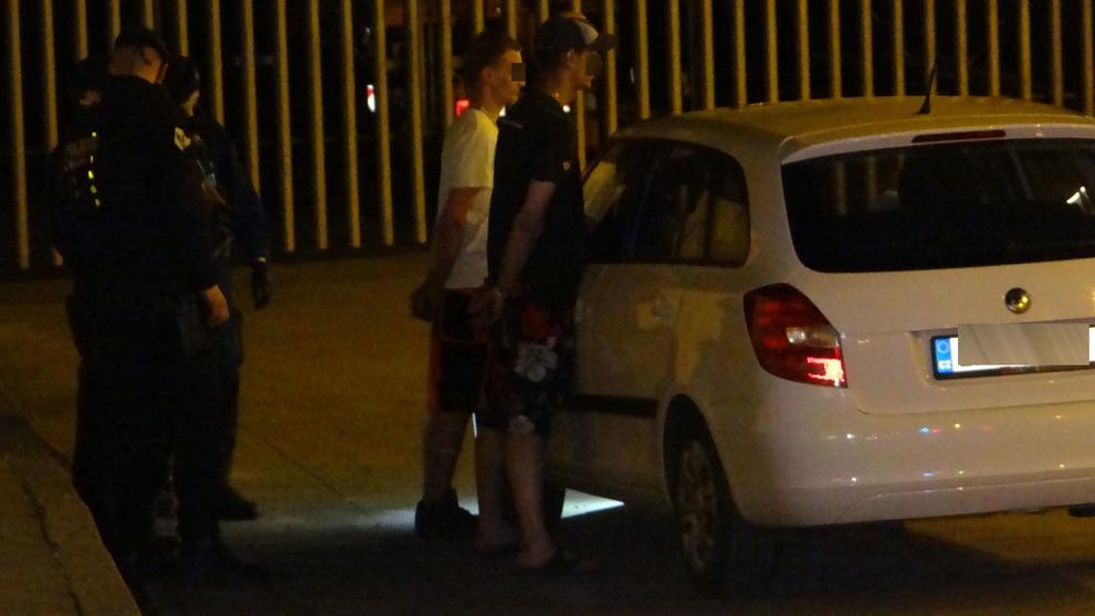 Výlet mladých mužů skončil neslavně, když jim na rukou zacvakla pouta