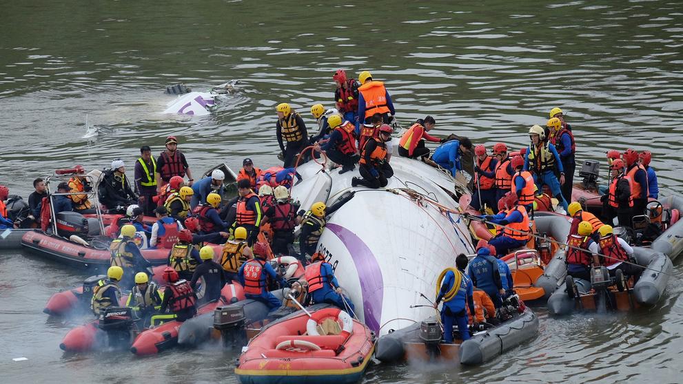 Záchrana pasažérů zříceného letadla na Taiwanu - 5