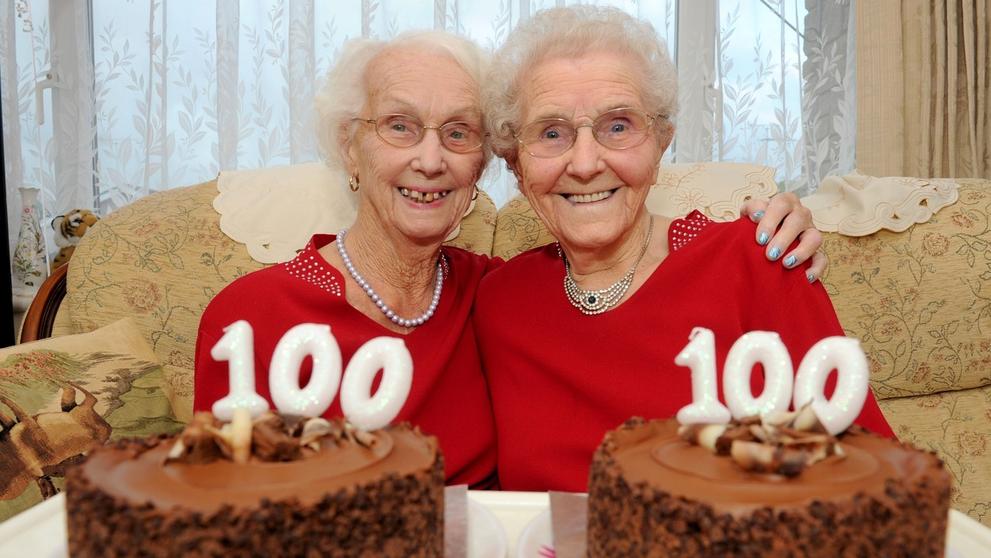 Dvojčata spolu oslavila 100. narozeniny - 1