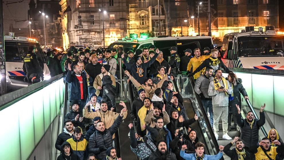Izraelští fotbaloví fanoušci čelili sérii útoků v centru Amsterdamu (4)