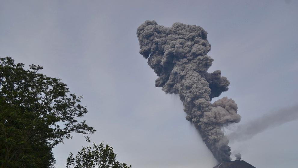 Výbuch stratovulkánu Sinabung - 15. 11. 2013
