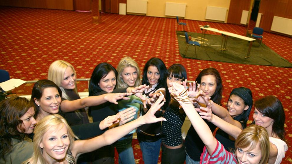 Finalistky si společně s Renatou Langmanovou potěžkaly korunku České Miss 2007.