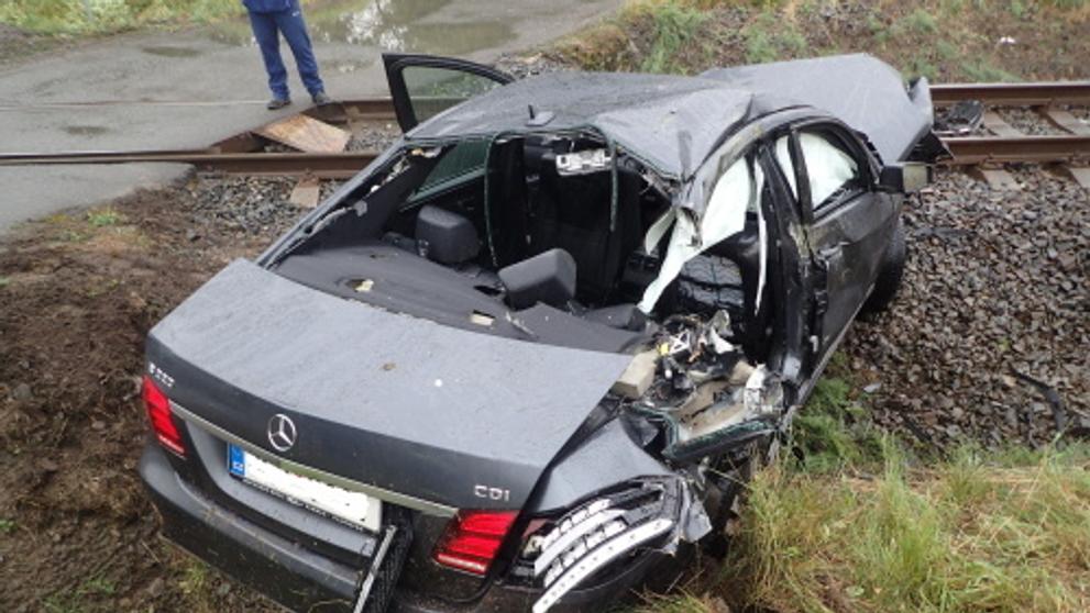 Srážka mercedesu s vlakem na Frýdecko-Místecku - 11