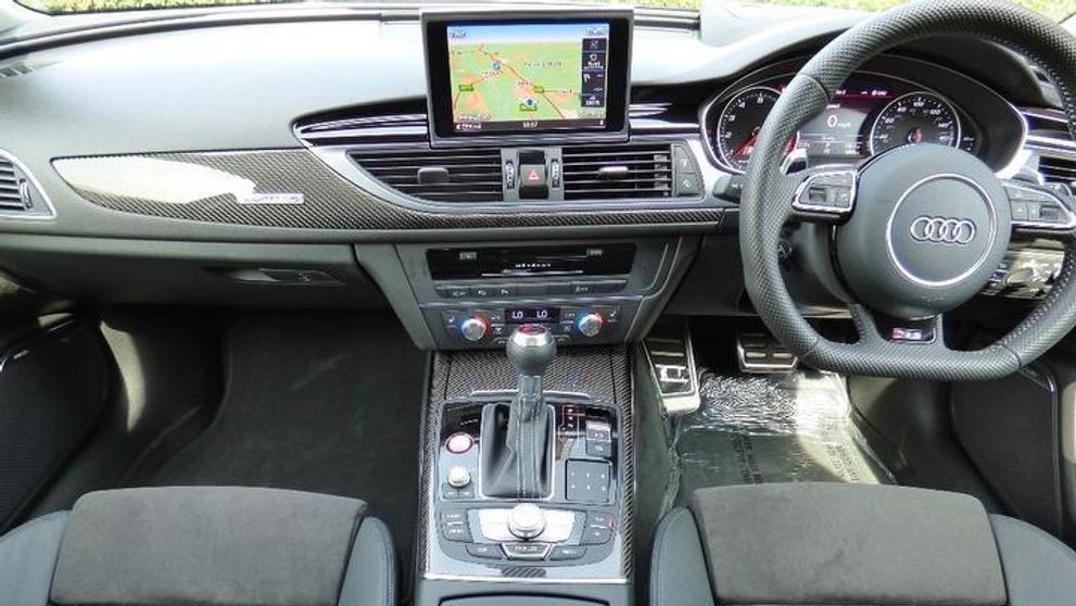 Audi RS6 Avant, které patřilo princi Harrymu. - 16