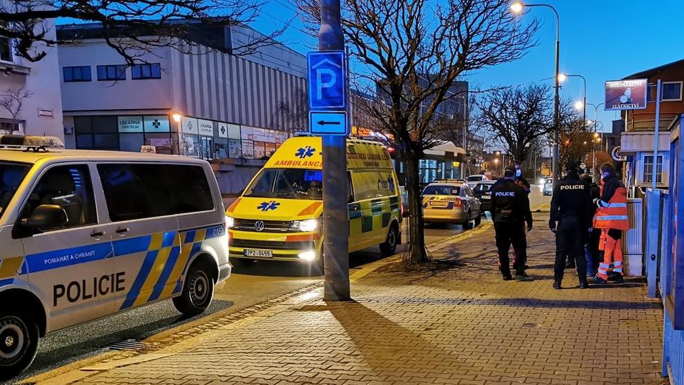 Muž s nožem v Plzni zaútočil na skupinu lidí - 10