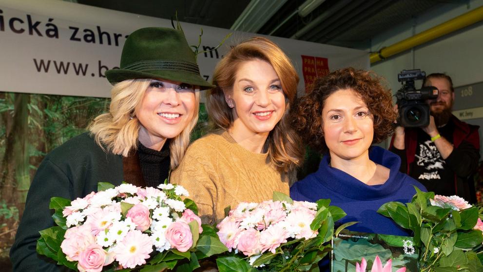 Kateřina Kaira Hrachovcová, Sabina Laurinová a Martha Issová