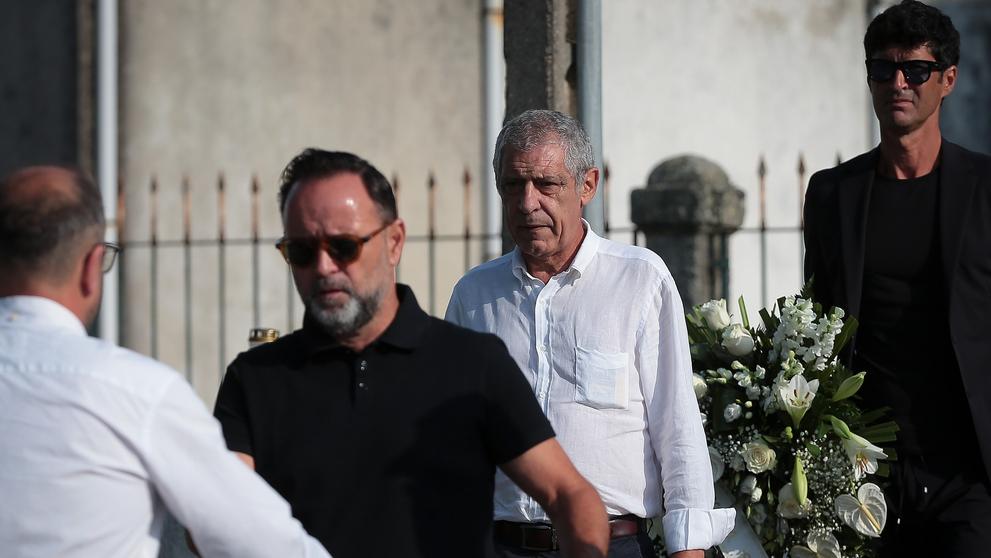Bývalý trenér portugalské reprezentace Fernando Santos na pohřbu Dioga Joty