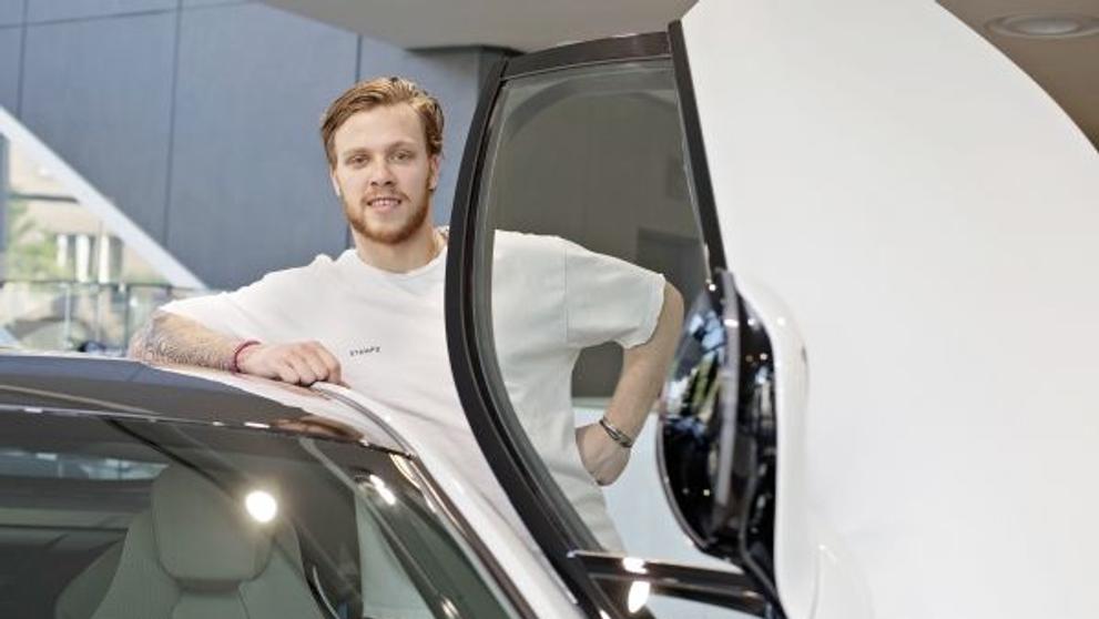 David Pastrňák a jeho BMW i8