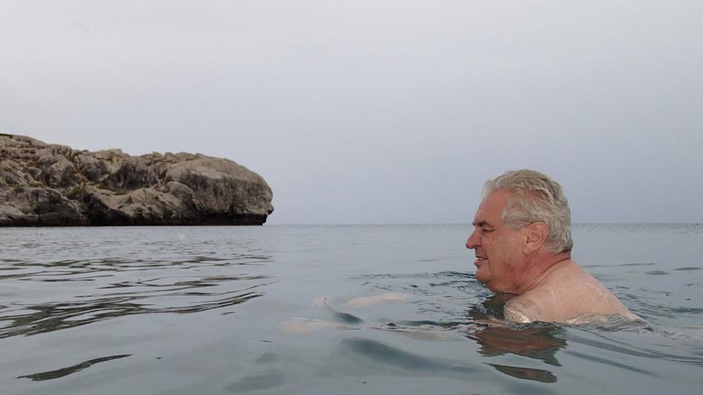 Miloš Zeman v moři - 2