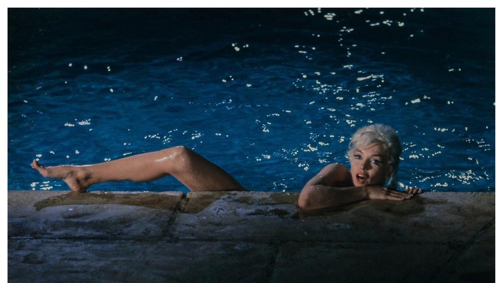 Marilyn Monroe nahá u bazénu - 3