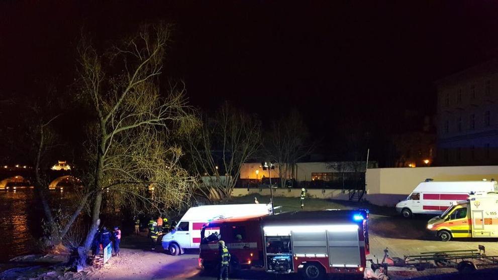 Policisté pátrají po muži ve Vltavě - 2